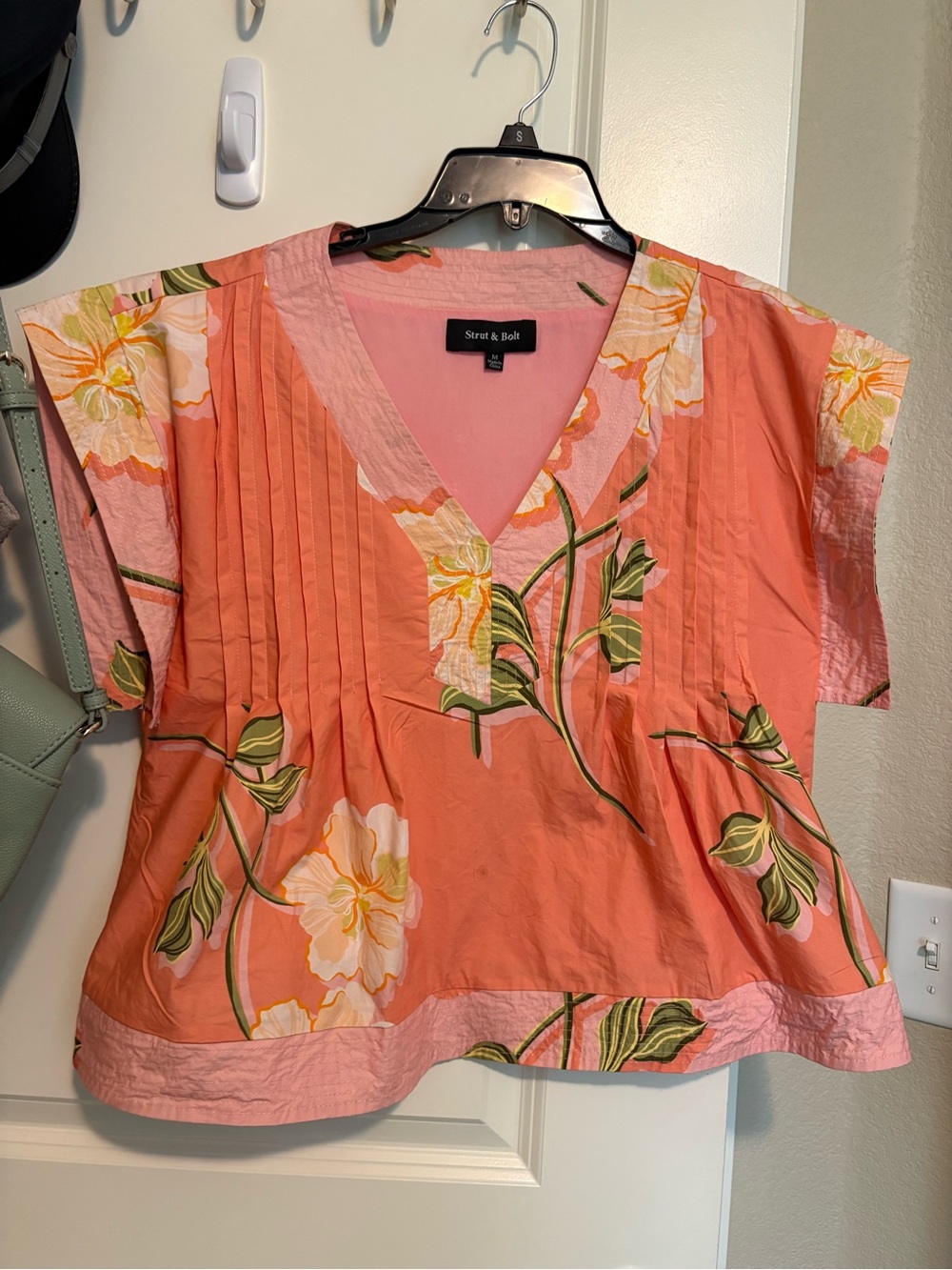 Women's Pink Floral V-Neck Pleated Top
